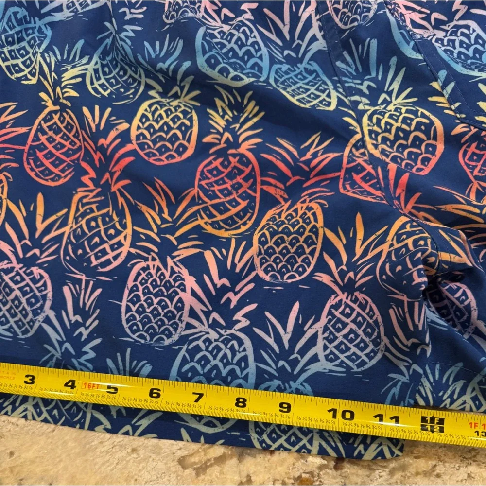 Chubbies Mens Small Swim Trunks Navy Blue Rainbow Pineapple Print 5.5 Inseam